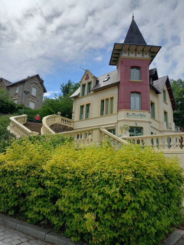 UNE AUTRE MAISON DE STYLE BELLE EPOQUE