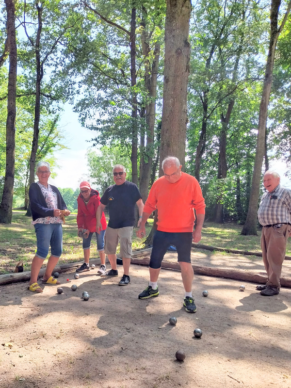 PLACE A LA PETANQUE ET A LA MARCHE