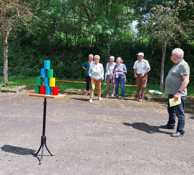 JEU DE CHAMBOULE TOUT