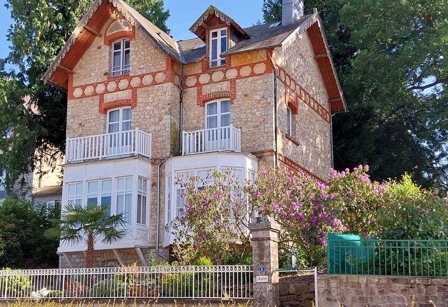 UNE DES MAISONS QUARTIER BELLE EPOQUE