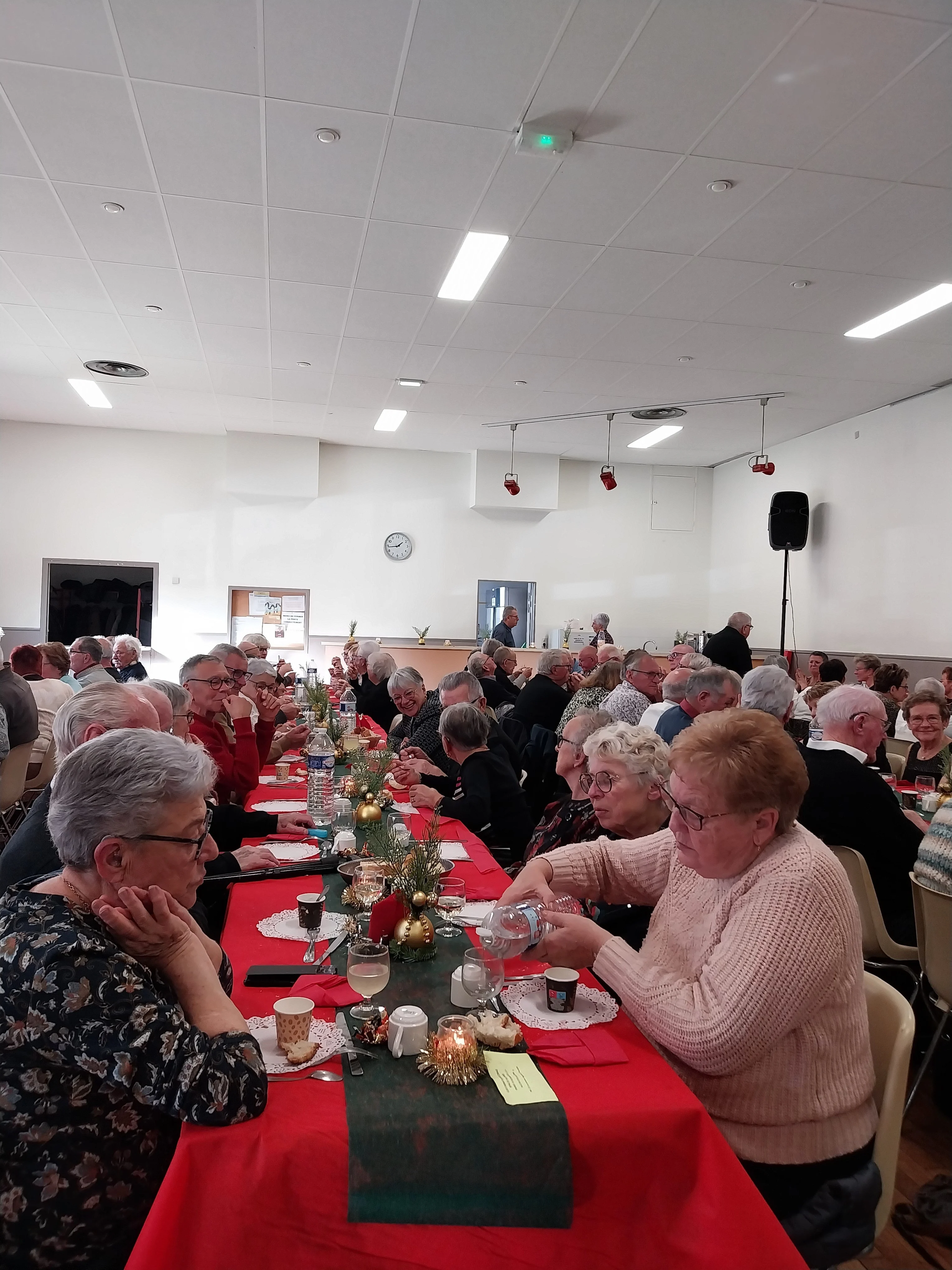 TOUJOURS QUELQUES CONVIVES