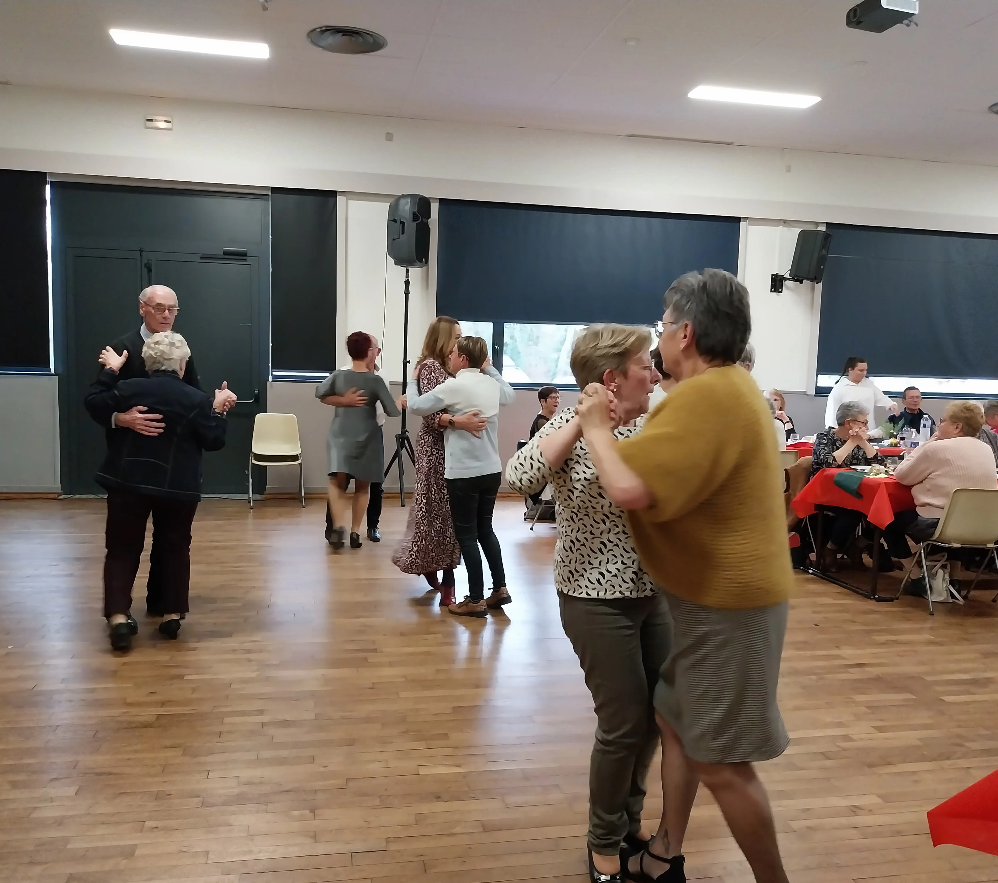 TOUS EN PISTE POUR UNE VALSE