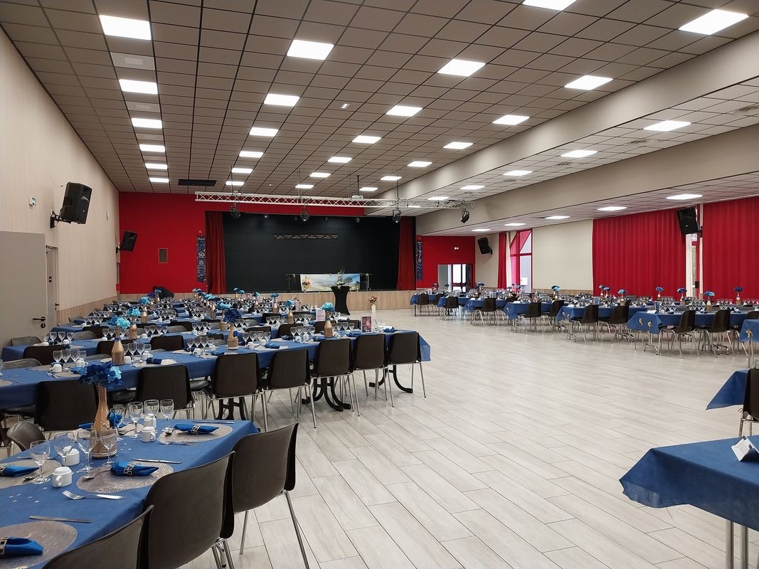 LA SALLE PREPAREE PAR LES BENEVOLES 