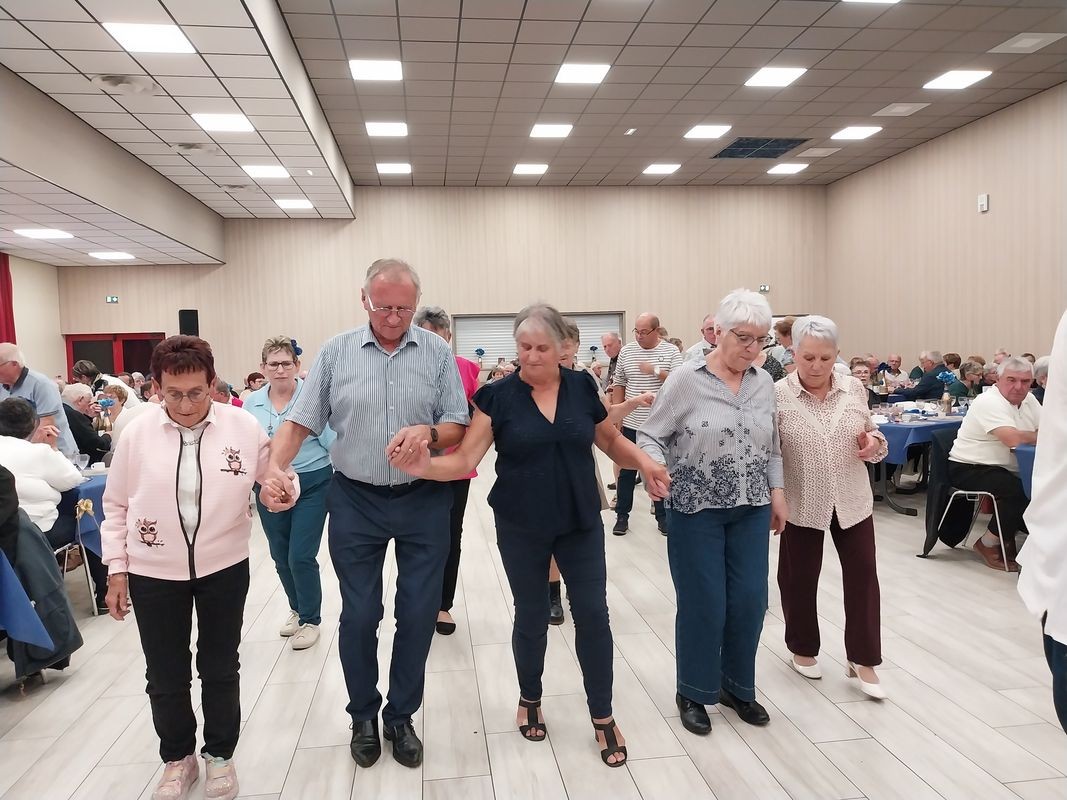 QUELQUES PETITS PAS DE DANSE 