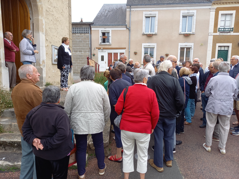 8-Devant l'église de Ligron