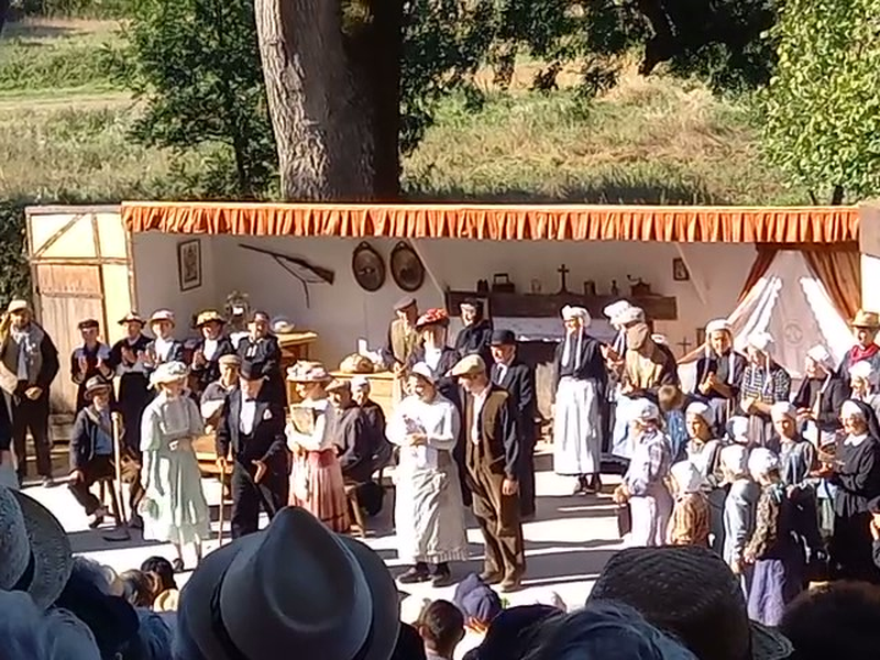 Les applaudissements du public pour cette troupe composée de 80 personnes.