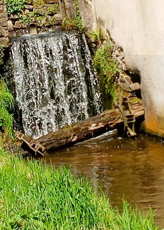 LA CHUTE DU MOULIN