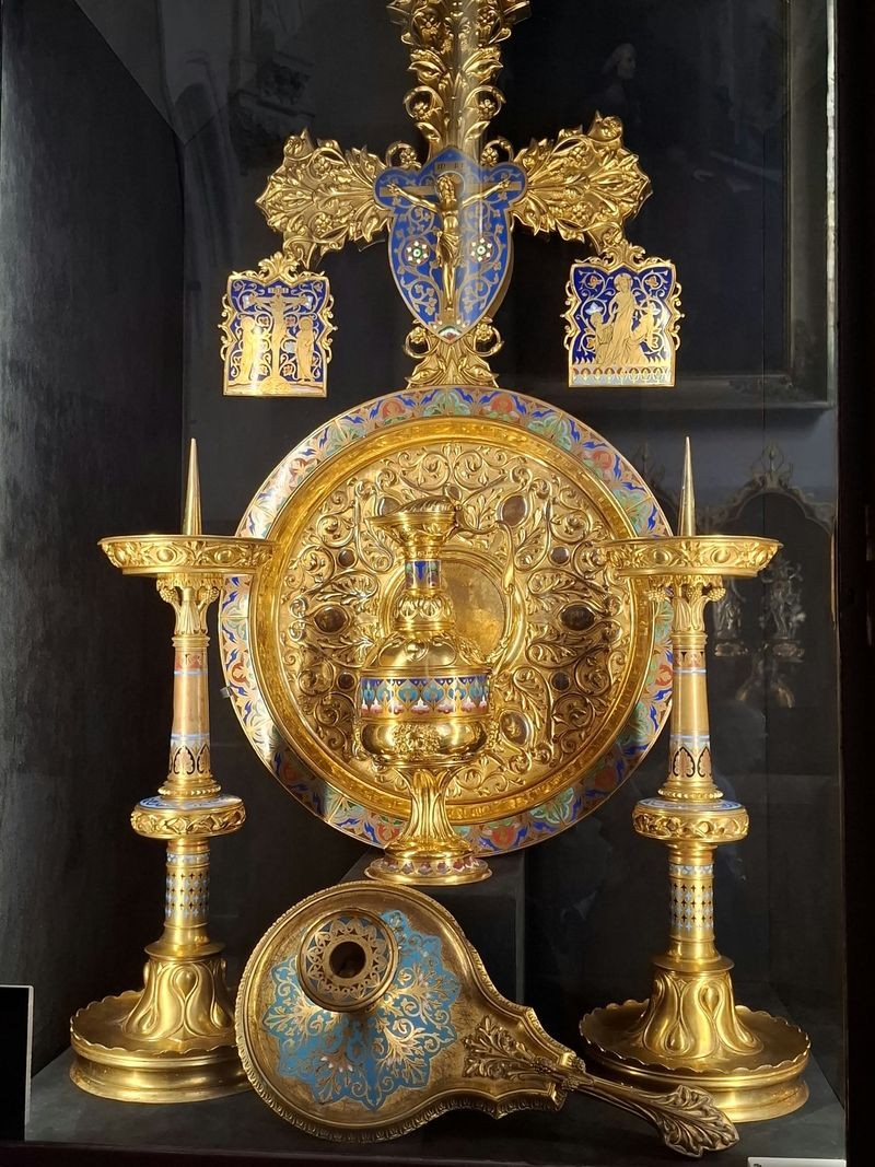 INTERIEUR DE LA SACRISTIE DE N.D.