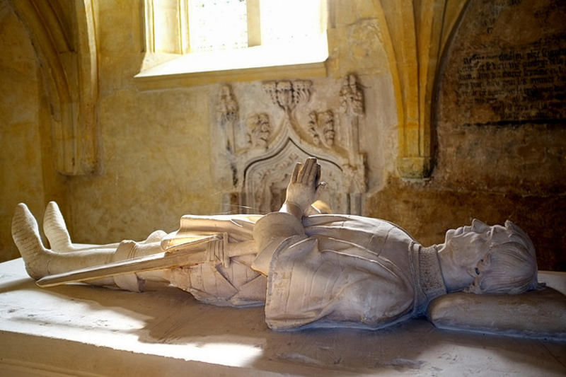 LE GISANT EGLISE DE MALICORNE