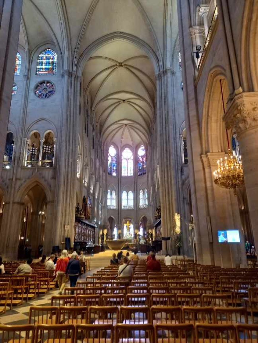 INTERIEUR DE NOTRE DAME
