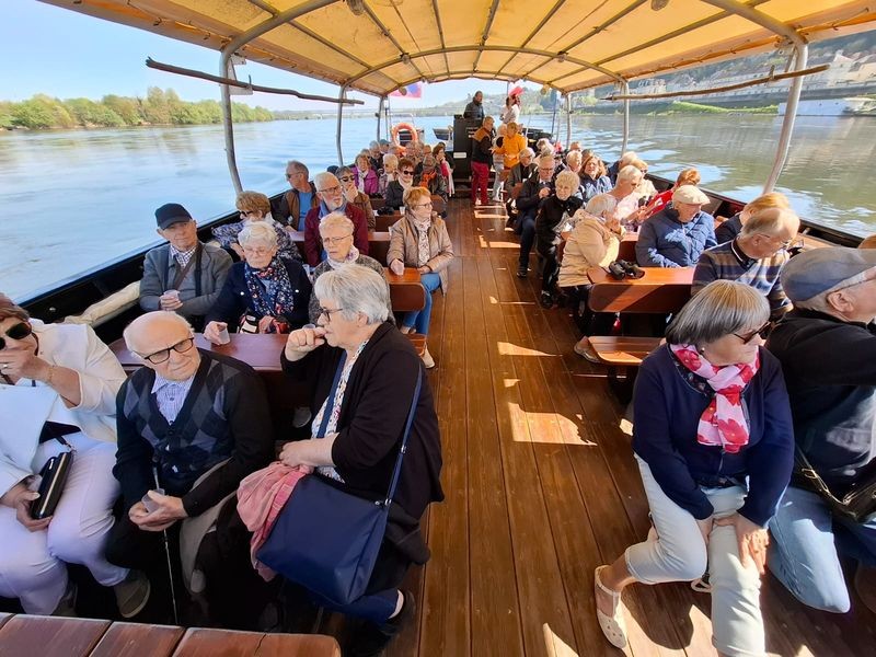 NOUS VOGUONS SUR LA LOIRE