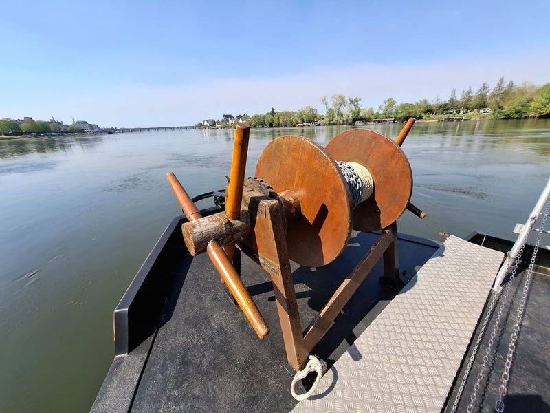 APERCU DES RIVES DEPUIS LA PROUE 